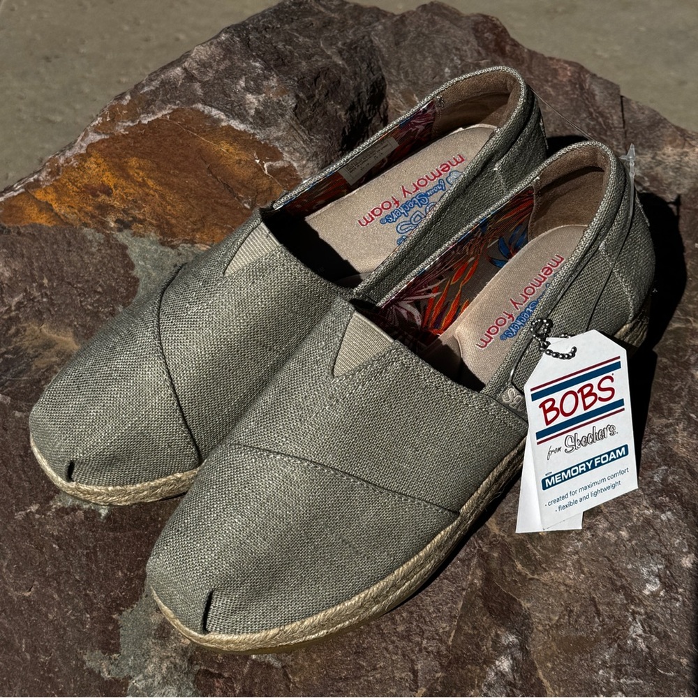 NWT BOBS by Skechers Wedge Canvas Shoe